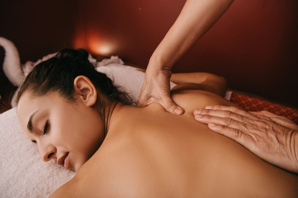 Back massage by a massage therapist in Auckland
