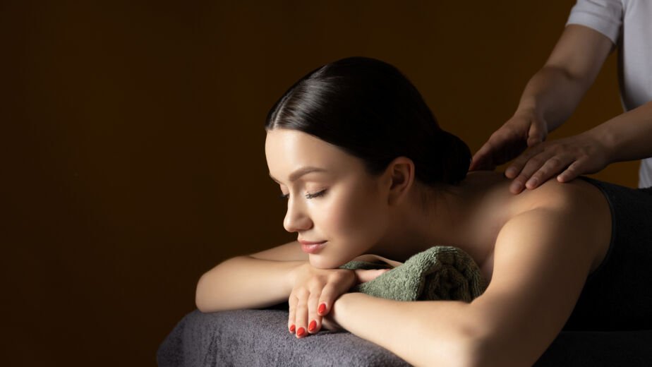 Woman receiving a relaxing shoulder massage in Botany Auckland